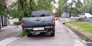 Парковка на тротуаре на ул.Байтик Баатыра