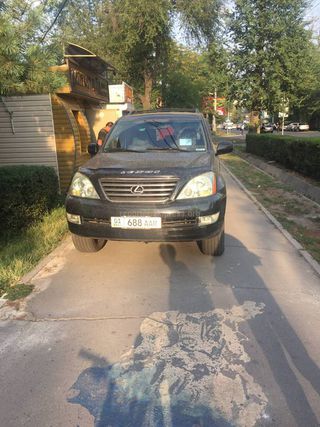 Парковка на тротуаре на Шопокова-Московской