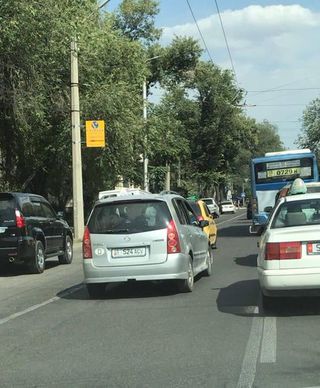 Выезд на полосу для общественного транспорта на ул.Московской