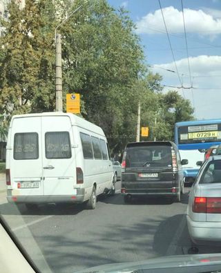 Выезд на полосу для общественного транспорта на ул.Московской
