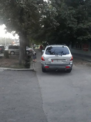 Парковка на тротуаре