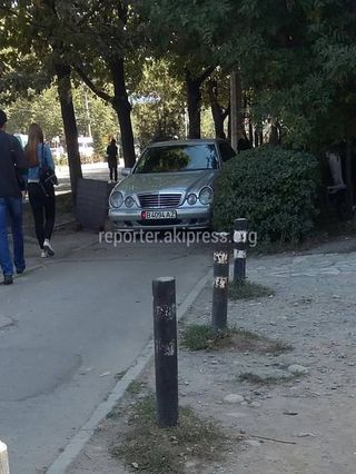 Езда по тротуару на пр.Чуй