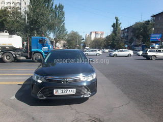 Парковка на &quot;зебре&quot; на Московской-Ибраимова