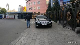 Парковка на тротуаре ул.Ибраимова