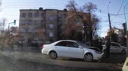 KIA проехала на красный на глазах у патрульных. Видео