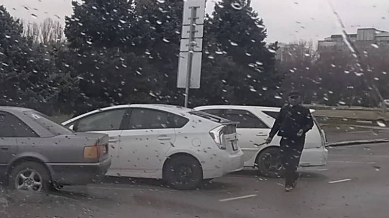 В выходные на парковке на ул.Шопокова берут плату, - горожанин Арген