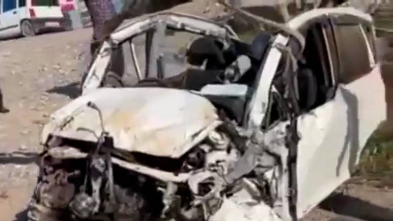 Еще видео с места аварии в Базар-Коргоне, где «Фит» на большой скорости слетел с дороги