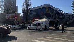 Машины оккупировали дорогу на Чуй-Исанова. Фото