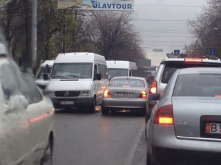 По встречной полосе 15 апреля в 8:00 на Манаса — Гагарина.