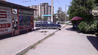 «Водитель каждый день нагло паркует свой автомобиль прямо на остановке в 5микрорайоне по Карла-Маркса», - прислал горожанин 6 мая.