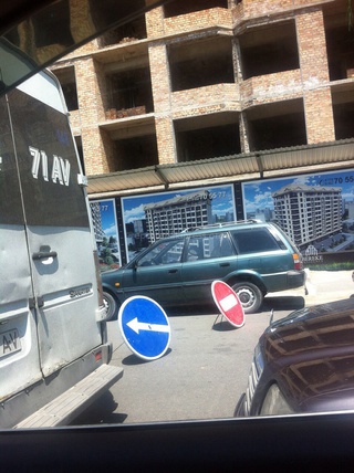 <b>Кыргызча:</b> Токтогул көчөсүндө унааларга тоскоолдук кылып жайгашкан кран качан алынат?- окурман <b><i>(фото)</i></b> <b>Кыргызча:</b> Токтогул көчөсүндө унааларга тоскоолдук кылып жайгашкан кран качан алынат?- окурман <b><i>(фото)</i></b>