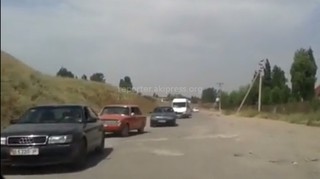 Дорога до Чон-Арыкского кладбища в ужасном состоянии, граждане с трудом посетили могилы близких в Орозо Айт, - читатель<b><i>(видео)</i></b>
