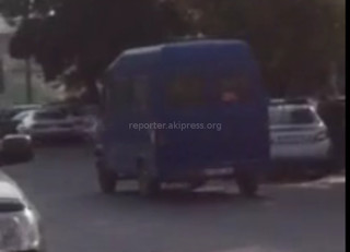 Патрульная машина со второй линии, создав аварийную ситуацию, остановила водителя бусика, - читатель <i>(видео)</i>