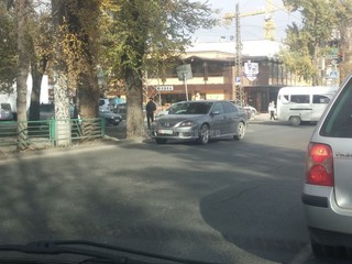 На пересечении ул.Советская-Медерова водитель припарковал авто на пешеходном переходе, - автолюбитель <b><i>(фото)</i></b>