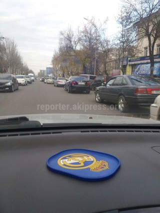 В районе ЦУМа беспорядочная парковка, - автолюбитель (фото)