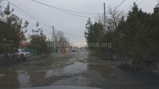 Состояние автодороги на пересечении улиц Элебесова-Куренкеева плохое, - горожанин <i>(фото)</i>