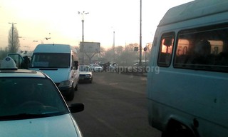 На перекрестке Жибек Жолу-Осмонкула произошло ДТП (фото) На перекрестке Жибек Жолу-Осмонкула произошло ДТП (фото)