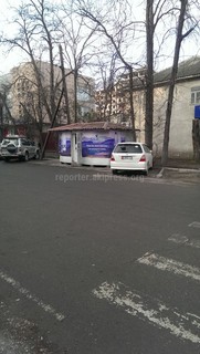 Когда Первомайский райакимиат Бишкека демонтирует павильон, установленный на пересечении улиц Тыныстанова-Горького (фото)