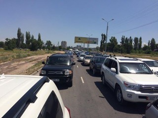 На Южной магистрали образовалась пробка (фото)