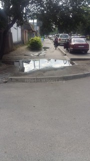 Читатель просит обустроить тротуары на Боконбаева-Керимбекова, Исанова-Московской (фото)