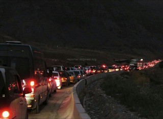 Пробка в Боомском ущелье <i>(фото)</i> Пробка в Боомском ущелье <i>(фото)</i>