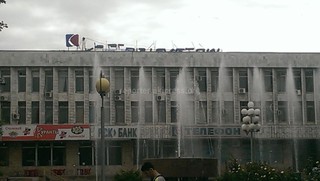 От ветра упала вывеска «Кыргызтелеком» <i>(фото)</i>