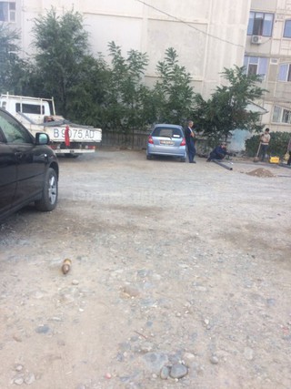 Навес для личного автомобиля в мкр Учкун возле дома №24 подлежит демонтажу, - «Бишкекглавархитектура» Навес для личного автомобиля в мкр Учкун возле дома №24 подлежит демонтажу, - «Бишкекглавархитектура»