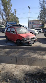 Возле рынка «Кудайберген» более месяца стоит разбитое авто, - читатель (фото)