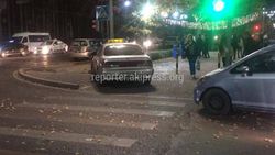 На Чуй-Турусбекова машины паркуются на пешеходном переходе, тротуаре и газоне <i>(фото)</i>
