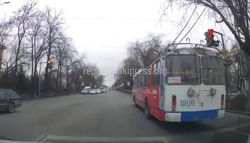Проезд на красный свет. Водителю троллейбуса объявлено замечание