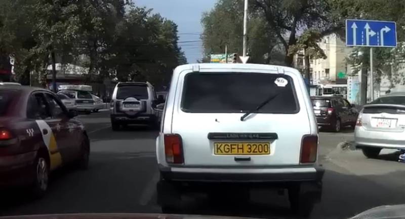 На Киевской-Тоголок Молдо «Нива» нарушила ПДД и создала аварийную ситуацию