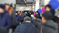 В Центре обслуживания населения на ул.Валиханова большие очереди. Фото