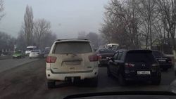 На ул.Фрунзе возле авторынка нарушаются правила парковки, - очевидец