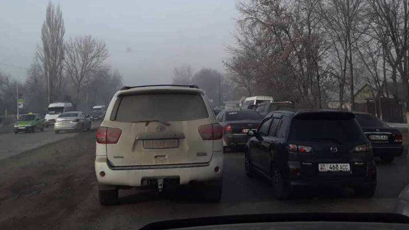 На ул.Фрунзе возле авторынка нарушаются правила парковки, - очевидец