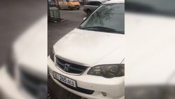 Возле Октябрьской райадминистрации водитель оставил авто на тротуаре. По Carcheck за машиной числятся 6 штрафов. Видео