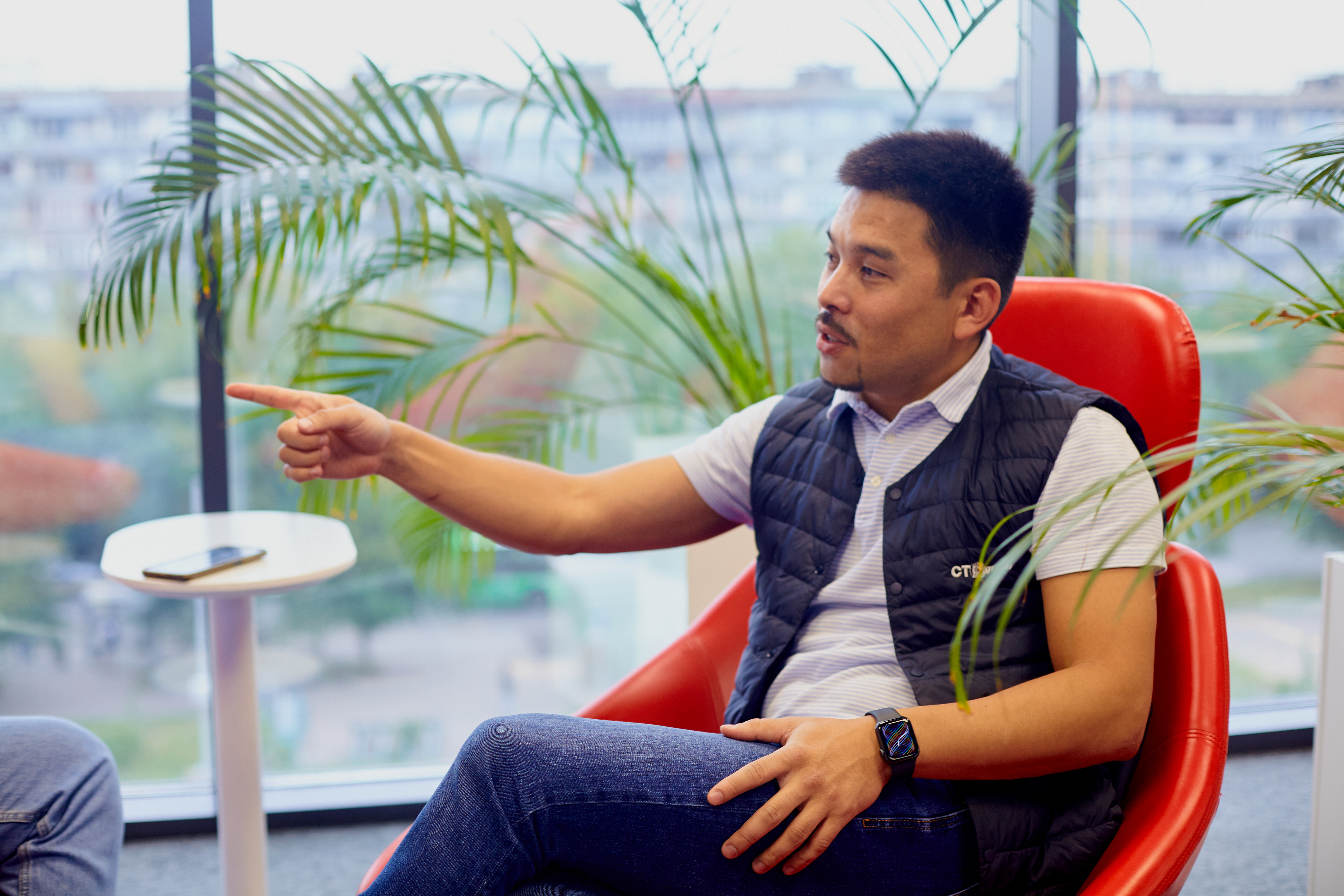 Презерватив киіп, жыныстық қатынасқа түскен бейне