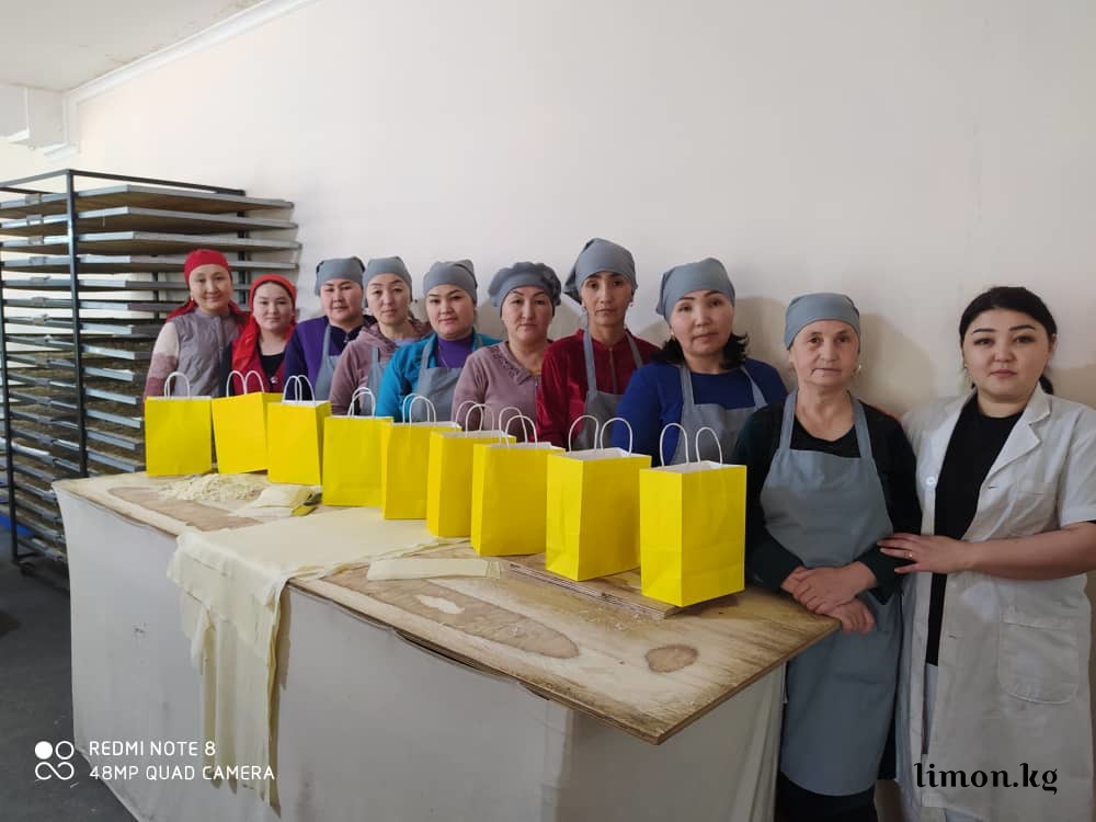 Қатал минет өте терең Қоғамдық орындарда саябақта серуендеу