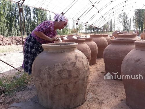 мастерица по изготовлению тандыров Карамат Токторалиева