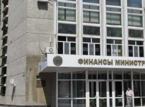 С начала 2015 года Минфин потратил свыше 900 млн сомов, 500 млн сомов из которых направлено на зарплату сотрудникам (уточнено) &mdash; Tazabek