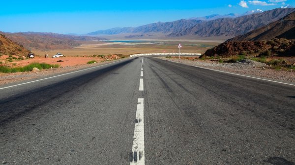 На 1 апреля Минтранс потратил на ремонт и строительство дорог 724,2  млн сомов (виды работ) &mdash; Tazabek