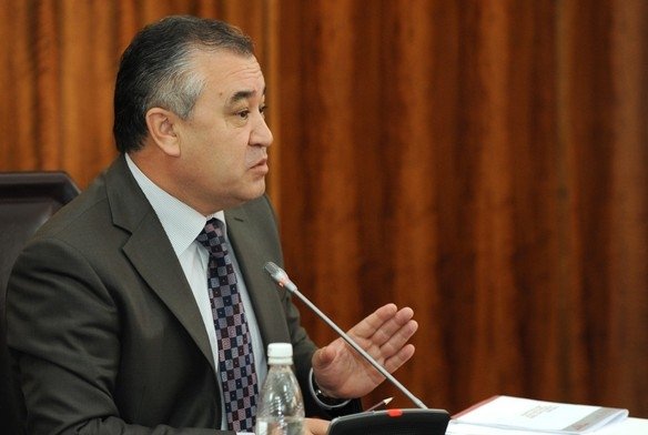 Компания &laquo;АртСтройДизайн&raquo;, которая за 26 млн сомов купила землю у ТНК &laquo;Дастан&raquo;,
принадлежала Максиму Бакиеву, - депутат О.Текебаев &mdash; Tazabek