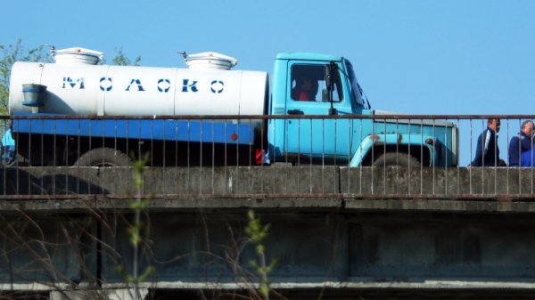 Депутат М.Бакиров: $525,5 тыс. гранта для молочного сектора пойдут на те же самые распивания кофе и 2-3 разовые купания в Иссык-Куле &mdash; Tazabek