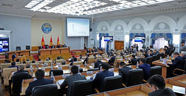 Премьер С.Жээнбеков поручил вице-премьеру О.Панкратову провести широкомасштабную кампанию по вступлению в силу с 12 августа 18 техрегламентов ЕАЭС &mdash; Tazabek