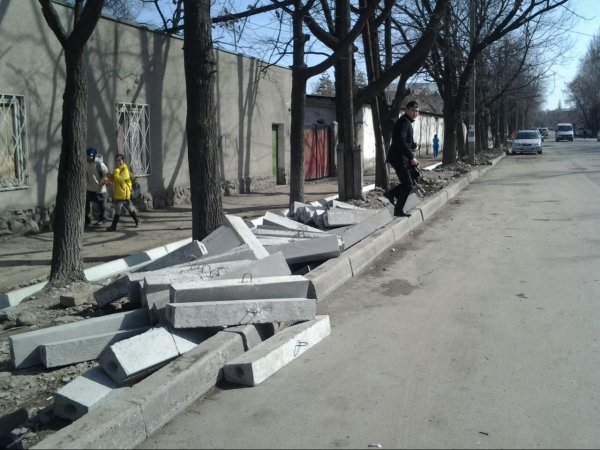 На следующей неделе начнутся ремонтные работы и наложение второго слоя асфальта по улице Скрябина, - вице-мэр Б.Дюшембиев &mdash; Tazabek