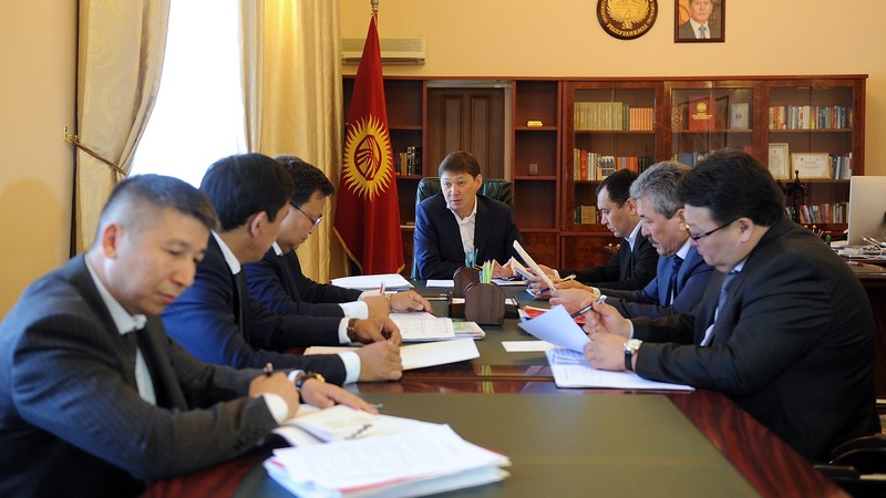 Правительство поручило Налоговой и Таможне увеличить в 2018 году дополнительные поступления, Минфину &mdash; оптимизировать расходы госорганов &mdash; Tazabek