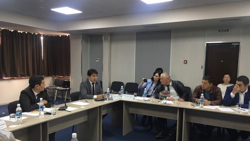 Грузоперевозчики требуют компенсации от правительства за убытки из-за усиления контроля на кыргызско-казахской границе &mdash; Tazabek