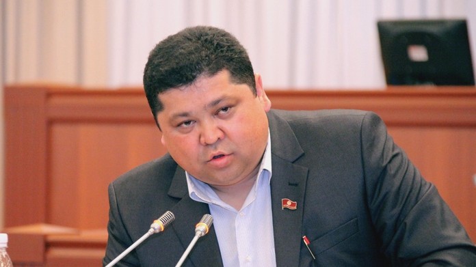 Депутат предложил отдать реабилитацию 67 км участка автодороги Маданият&mdash;Жалал-Абад немецкой компании &mdash; Tazabek