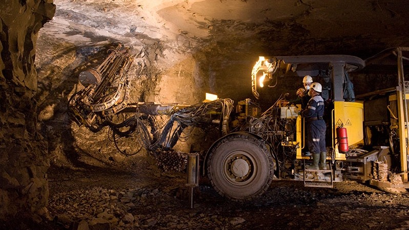 Компании сектора цветных металлов понесут убыток в 1,7 млрд сомов при введении пошлин и увеличении налога на 3%, - руководитель исследования &mdash; Tazabek