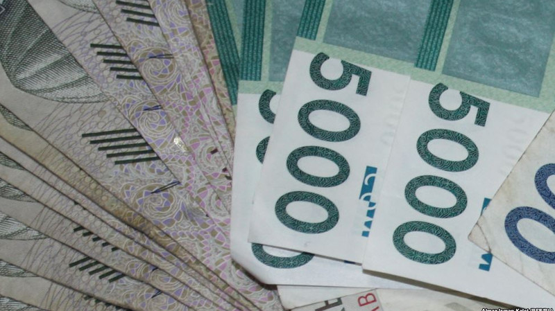 В 2017 году заработная плата у работников малых и средних предприятий составила 10,8 тыс. сомов &mdash; Tazabek