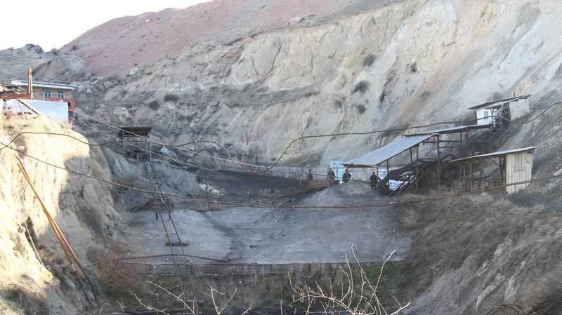 За 2 месяца 25 компаний, имеющих лицензии на месторождения, прошли перерегистрацию (руководители, учредители) &mdash; Tazabek